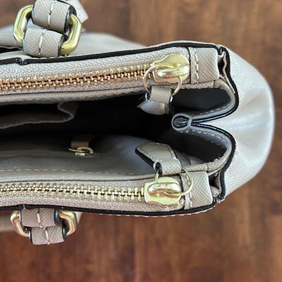 Coach Peyton Tan Leather Purse F25669 - Picture 10 of 13